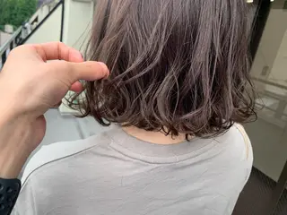ショート カラー パーマ ヘアアレンジ メンズ キッズ ネイル マツエク・マツパ 切りっぱなしヘアボブ ミディアムヘアRYOのヘアスタイル