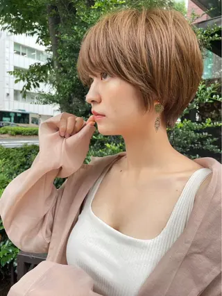ショート 髪質改善|透明 感カラー🩵レイヤーのヘアスタイル