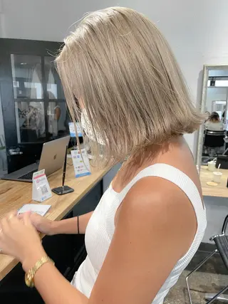 ショート カラー ✨ブリーチなし透明感 池袋 水野のヘアスタイル