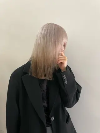 セミロング カラー ⭐ハイトーンブリーチ ミルクティーピンクのヘアスタイル