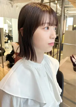 ミディアム カラー 切りっぱなしボブ/ ショート/カエ🌛のヘアスタイル