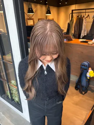 ロング メイ🩰透明感カラー レイヤーカットのヘアスタイル