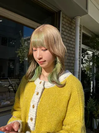 ミディアム カラー 透明感ハイトーン🦄 キラ🌈のヘアスタイル