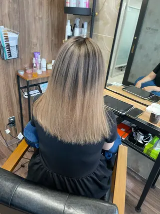 セミロング カラー Lull1人美容室 バレイヤージュのヘアスタイル