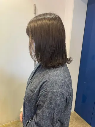 ミディアム カラー MIOベージュカラー 柔らかいカラーのヘアスタイル