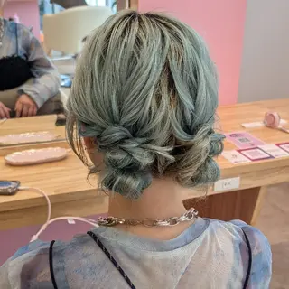 ミディアム ヘアアレンジ 彩桜/艶カラー/小顔 に見せるカット✂のヘアスタイル