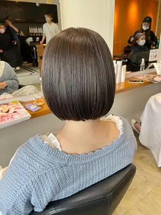 ショート カラー MIOベージュカラー 柔らかいカラーのヘアスタイル