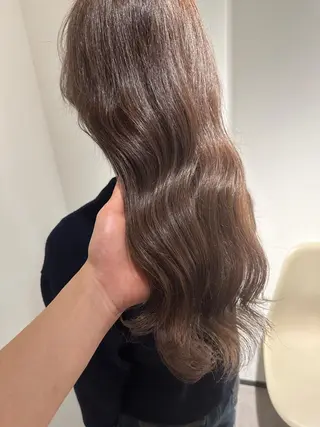 ロング カラー 金ウンス 髪質改善カラーのヘアスタイル