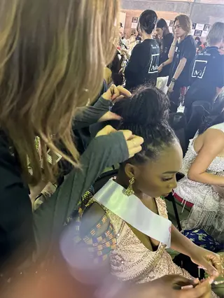 ロング ヘアアレンジ ミドウチ アヤカのヘアスタイル