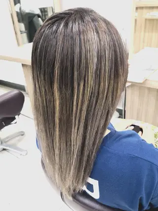 セミロング 🩶ハイライトカラー 🩶ASH西葛西鈴木のヘアスタイル