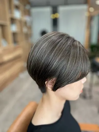 ショート カラー 中川 もえか【明石】のヘアスタイル