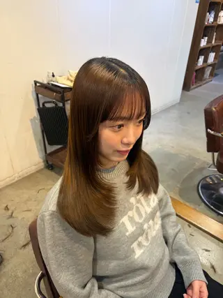 セミロング 聖菜/ hina /レイヤー/艶カラーのヘアスタイル