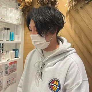 ショート パーマ メンズ 鈴村 大介のヘアスタイル