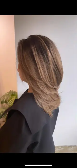 セミロング 心斎橋/海外レイヤー 募集中三好玲奈のヘアスタイル