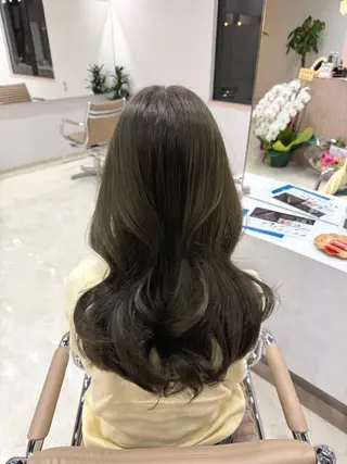ロング カラー 柔らかオリーブ🌿 HIMARI🌻のヘアスタイル