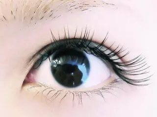 マツエク・マツパ ネイルリボン 受付スタッフのネイルデザイン