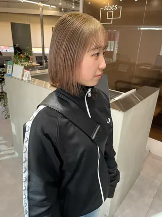 ミディアム カラー yui/ layer cutのヘアスタイル