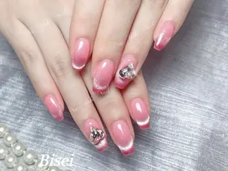 ネイル 🦋 Queenieのネイルデザイン