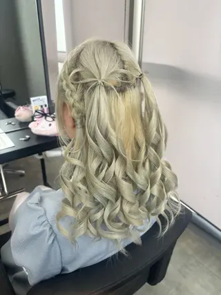 ロング ヘアアレンジ ユージ / ケアブリーチ/透明感のヘアスタイル