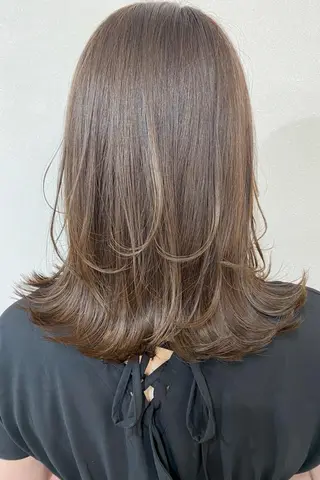セミロング ブリーチなし透明感 カラー✨横山 佳希のヘアスタイル