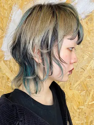 ショート カラー ブリーチ😼 ボブ✍️レイヤーのヘアスタイル
