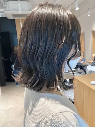 ミディアム 山室 右京のヘアスタイル