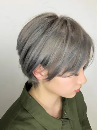 ショート カラー 上田 篤史のヘアスタイル