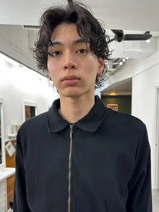 ミディアム パーマ メンズ グランジヘア 無造作ヘアHYUGAのヘアスタイル