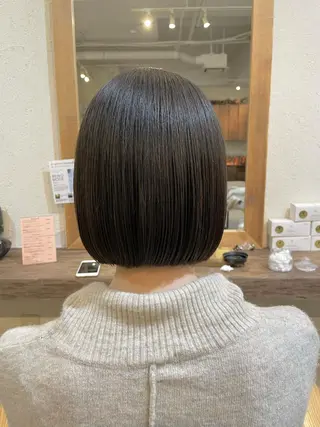 ミディアム カラー Takanishi くすみベージュカラーのヘアスタイル