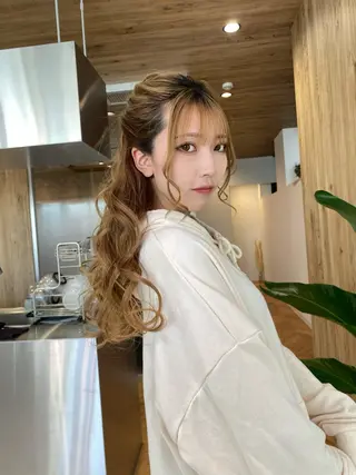 ロング 都筑 莉佳子のヘアスタイル