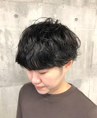 ショート カラー パーマ ショート、韓国メンズ ヘアのかつらぎのヘアスタイル