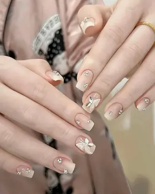 ネイル T.Lee Nail Lilyのネイルデザイン