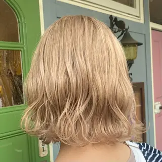 ショート カラー BRITS 渡辺 菜々子のヘアスタイル