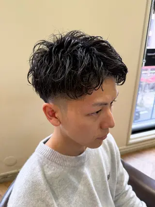 ショート パーマ メンズ 溝口 槙里也のヘアスタイル