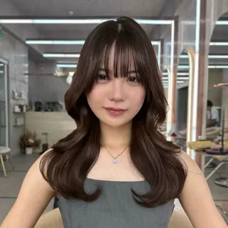 セミロング 髪質改善|透明 感カラー🩵レイヤーのヘアスタイル