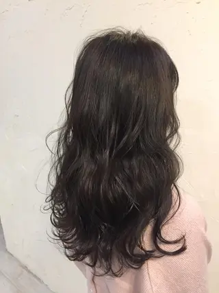 ロング カラー 韓国レイヤー外国人風 透明感カラー髪質改善のヘアスタイル