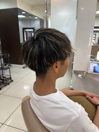 メンズ メンズ特化シャドウパ ーマラウンドマッシュのヘアスタイル