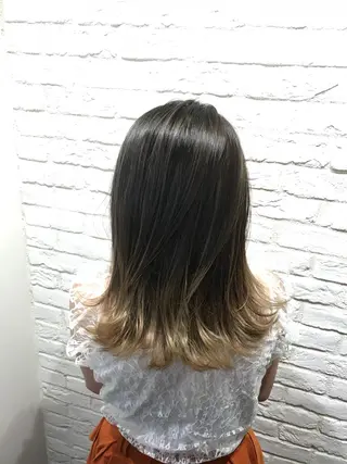 ミディアム カラー UMEDA FIGAROのヘアスタイル
