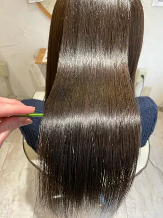 ロング esse大阪茶屋町店所属・レイヤーカット 新井田陽寿のヘアスタイル