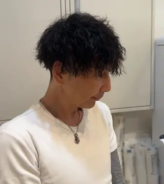 パーマ メンズ 艶カラー 🩵NATSUKIのヘアスタイル