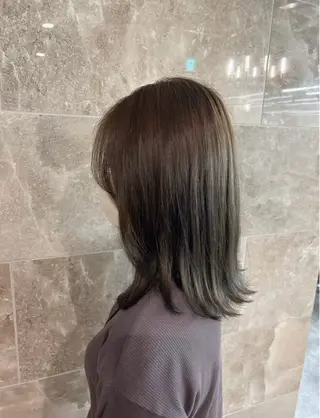 ロング レイヤー・カット モデル・透明感カラーのヘアスタイル