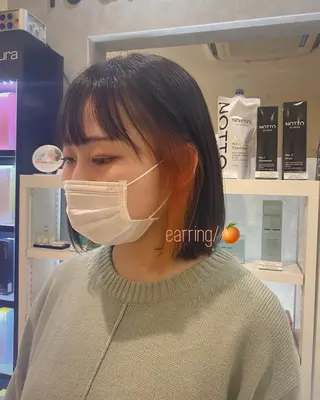 ミディアム カラー 韓国🇰🇷レイヤー カットオリーブカラーのヘアスタイル
