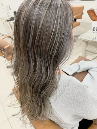 カラー ○HITOMI ○のヘアスタイル