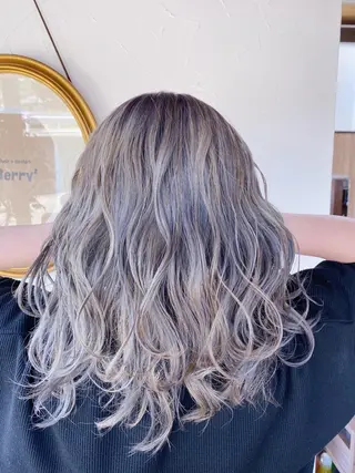 ロング カラー BERRY BERRY所属・Berry Berryのヘアスタイル