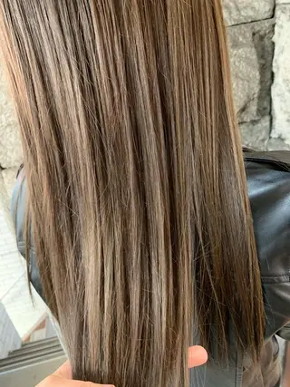 ロング カラー 蓮見  友里のヘアスタイル