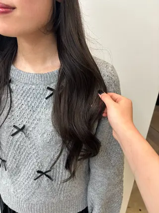 ロング カラー サアヤ/ SYS by fitのヘアスタイル