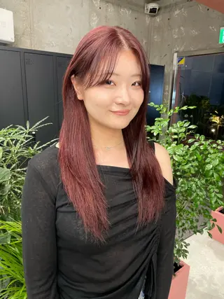 ロング MIFA レイヤー／パーマのヘアスタイル