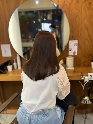 セミロング 塩川ももこ/ 自然な縮毛矯正のヘアスタイル