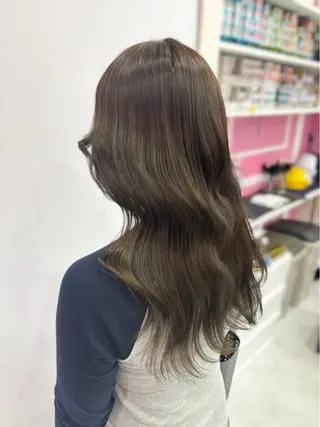 ロング カラー 伊藤 綾のヘアスタイル