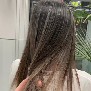 セミロング カラー ひなた あゆみのヘアスタイル